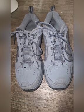 Nike Men's Gray Athletic Sneakers